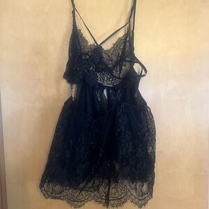 Chic Black Lace Chemise